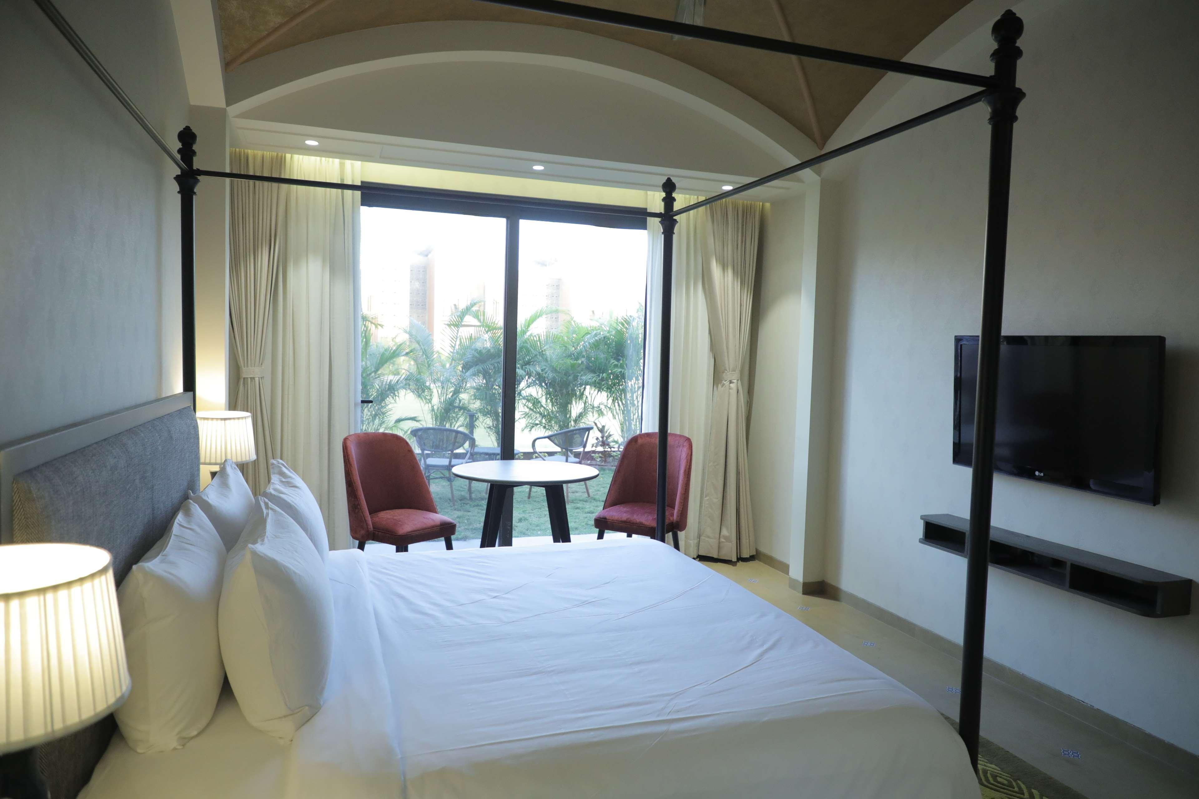 Radisson Resort & Spa Kandla Gandhidham Bagian luar foto