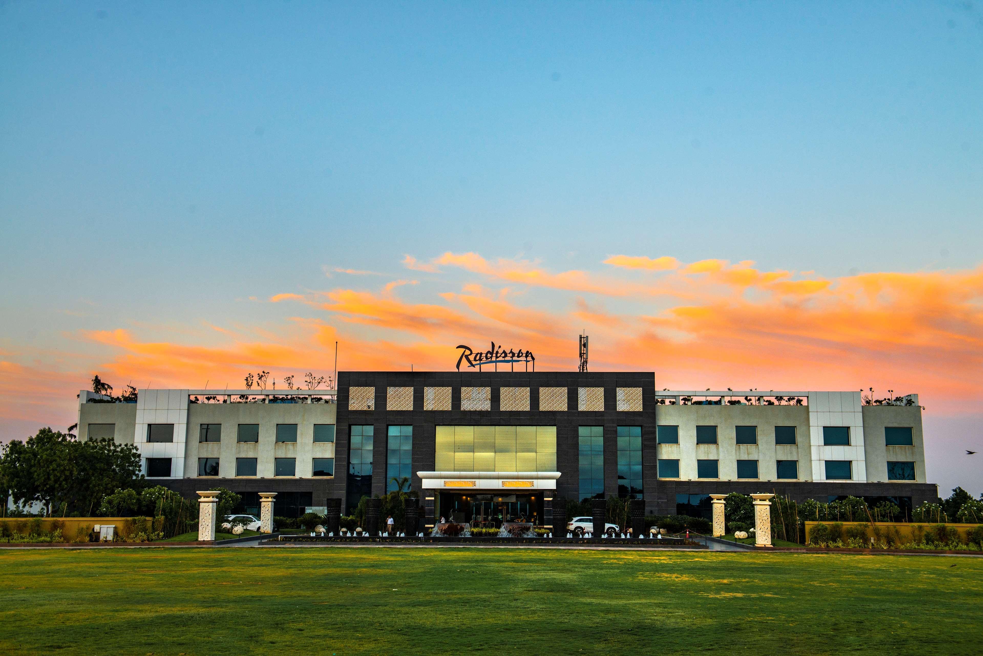 Radisson Resort & Spa Kandla Gandhidham Bagian luar foto