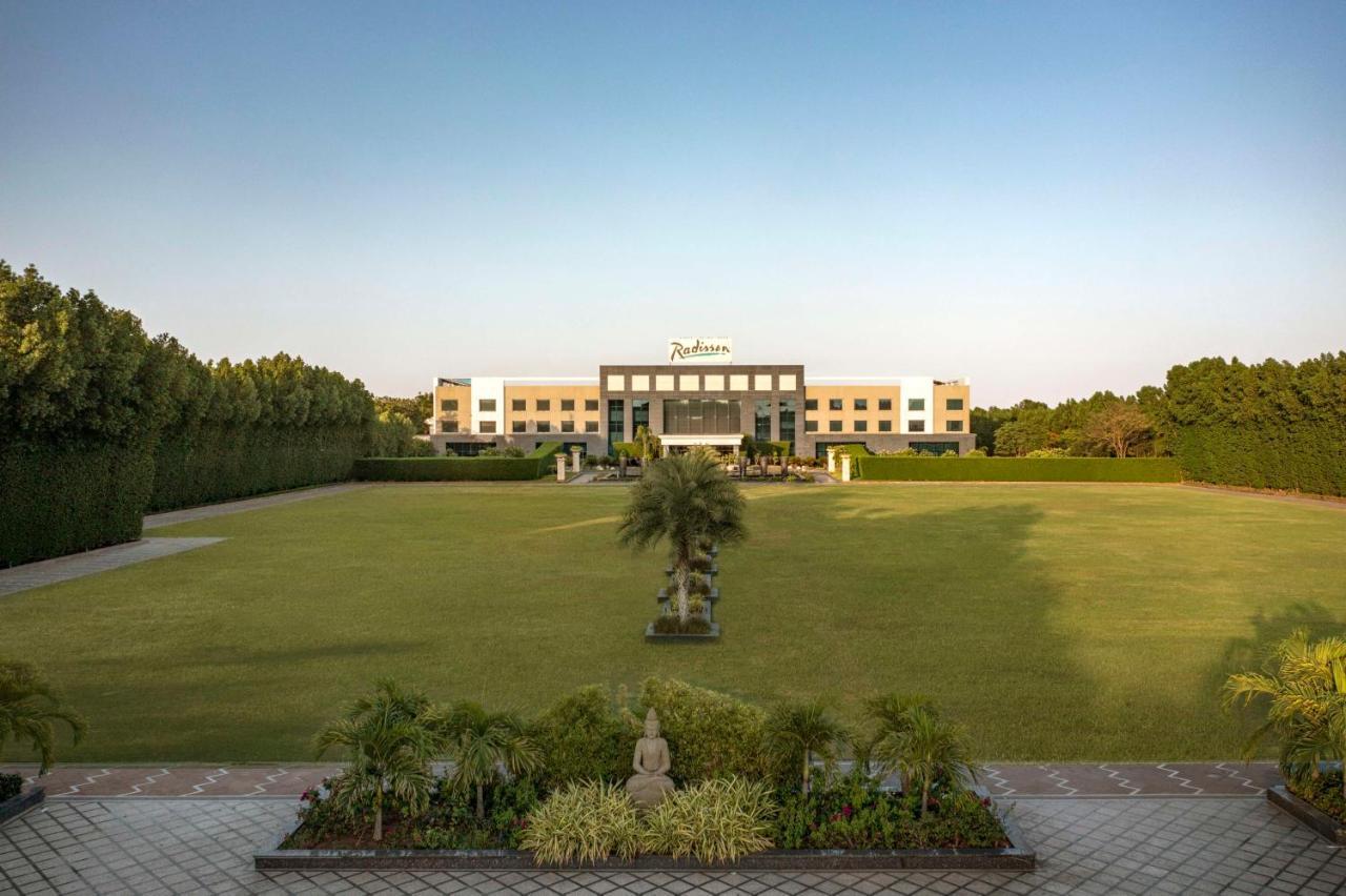 Radisson Resort & Spa Kandla Gandhidham Bagian luar foto