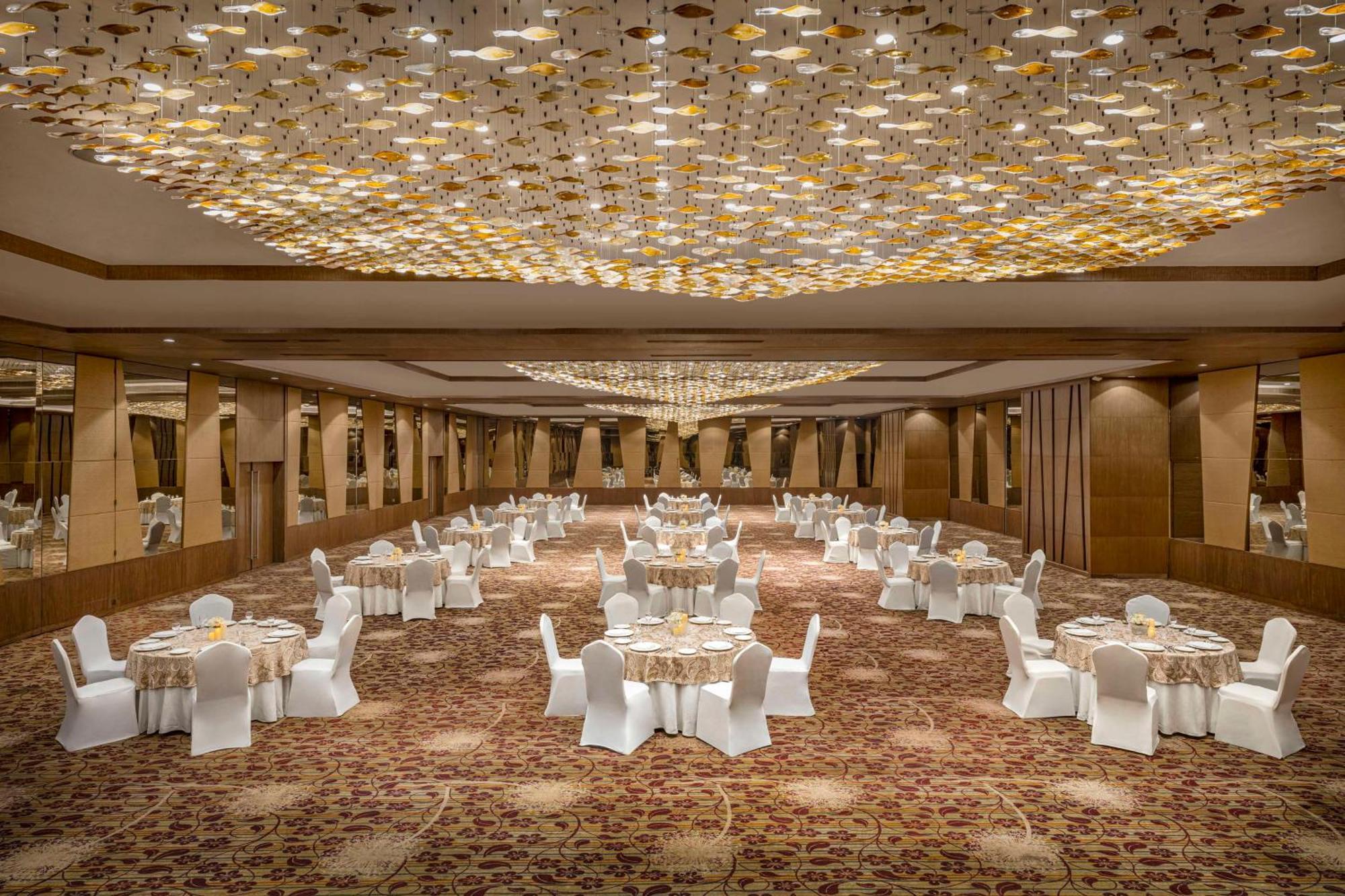 Radisson Resort & Spa Kandla Gandhidham Bagian luar foto